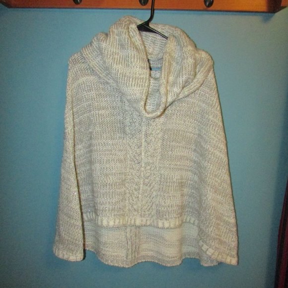 WHBM Convertible Cowl Cape - Picture 4 of 10